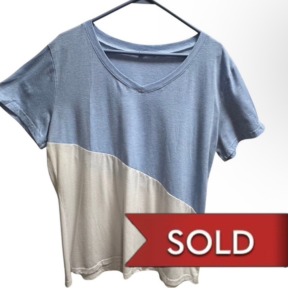 Tops - Women’s 2 toned casual Vneck blouse size XL